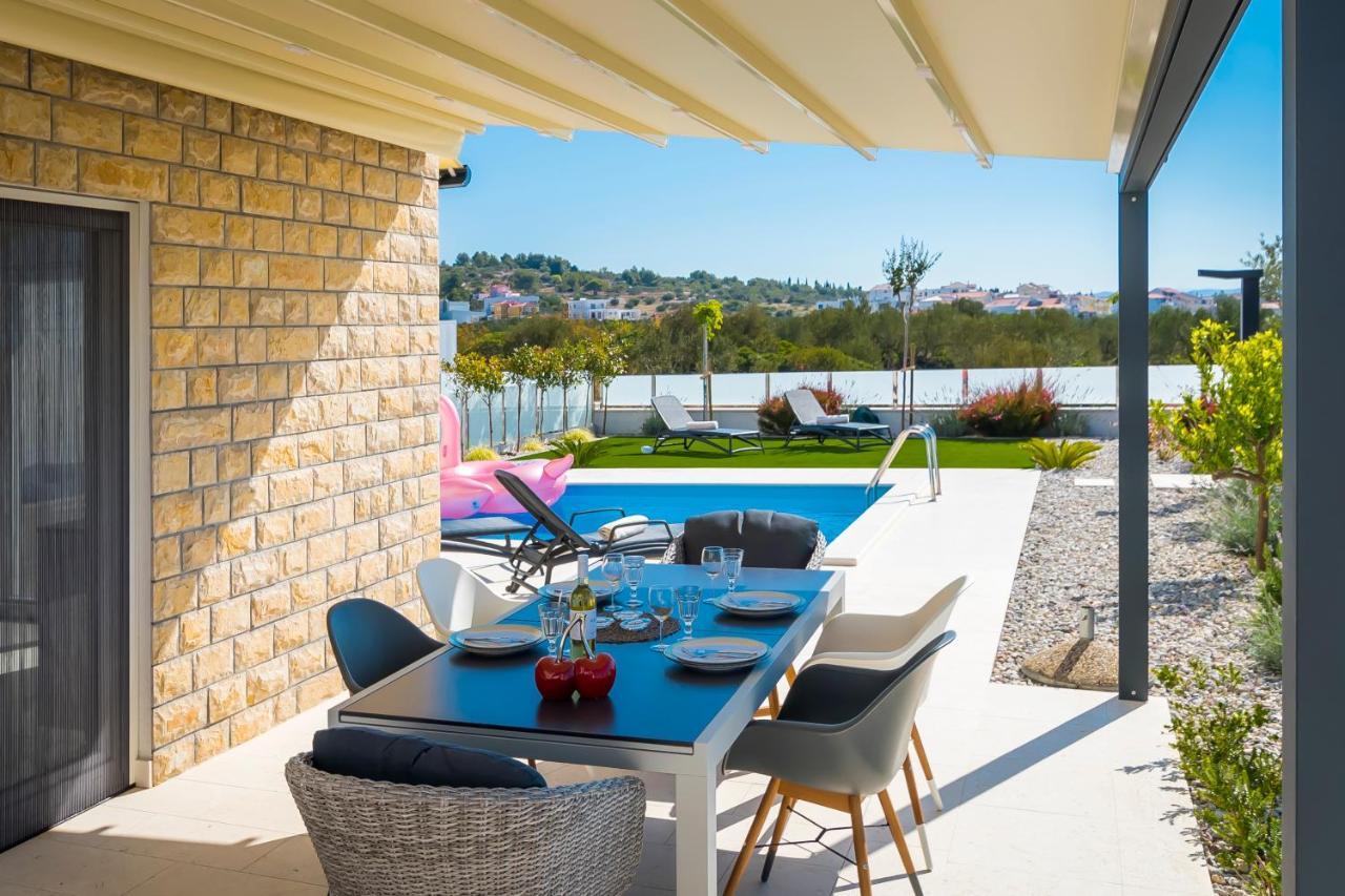 Villa Buzuk Vodice Eksteriør billede